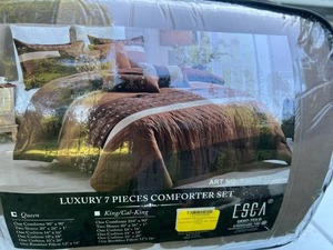 lot 30002 image: ESCA 7 PIECE COMFORTER SET