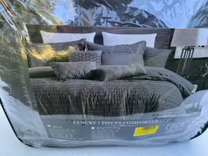 lot 30007 image: ESCA QUEEN COMFORTER SET