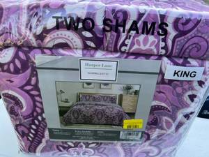 lot 30008 image: HARPER LANE KING COMFORTER SET