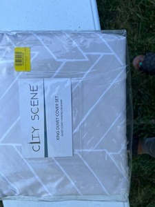 lot 30019 image: CITY SCENE DUVET COVER SET