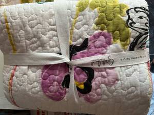 lot 30025 image: GREENLAND HOME ESSENTIALS BLANKET