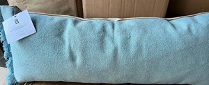 lot 30039 image: Large ��36�� inch couch pillowthrow