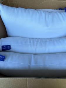 lot 30069 image: 4 Pack pillow Inserts
