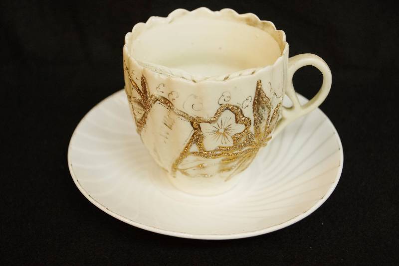 lot 2236 image: Pretty Tea Cup with tea bag ledge - dainty white set w gold flourishes on the up