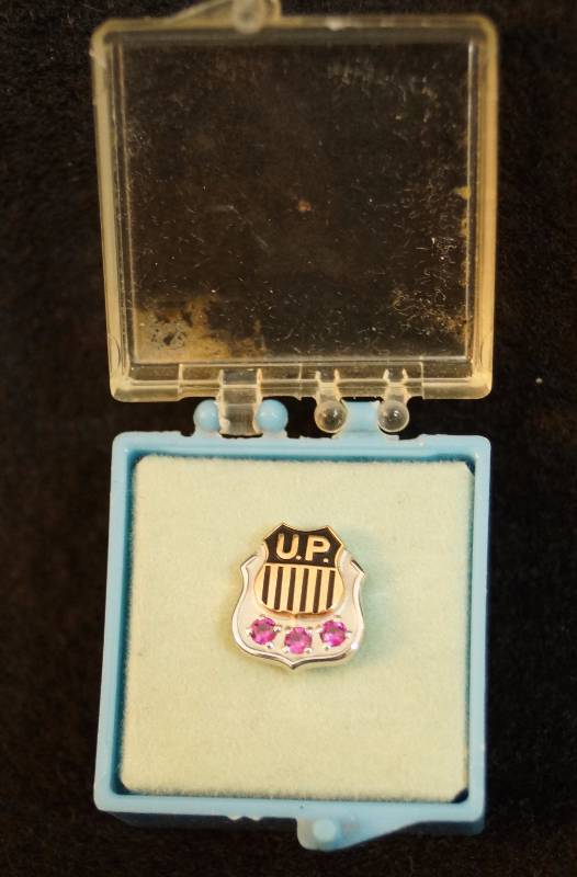 lot 2239 image: Union Pacific Railroad Service Pin - 3 red stones. Lapel pin or tie tack. - In box. Nice