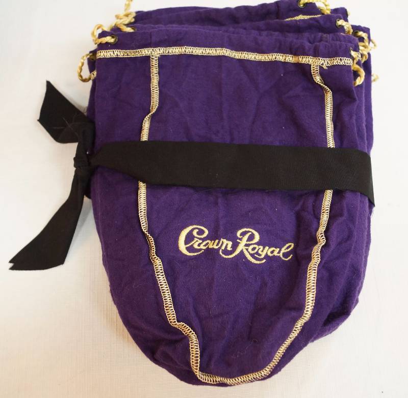 lot 4100 image: Lot of 11 Crown Royal Whiskey Purple Bags - All in VERY good condition - Collectible See more on lot 4101 & 4102