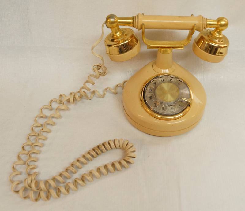 lot 4106 image: Vintage Rotary Phone - made to look like really old vintage phone. Cute Style