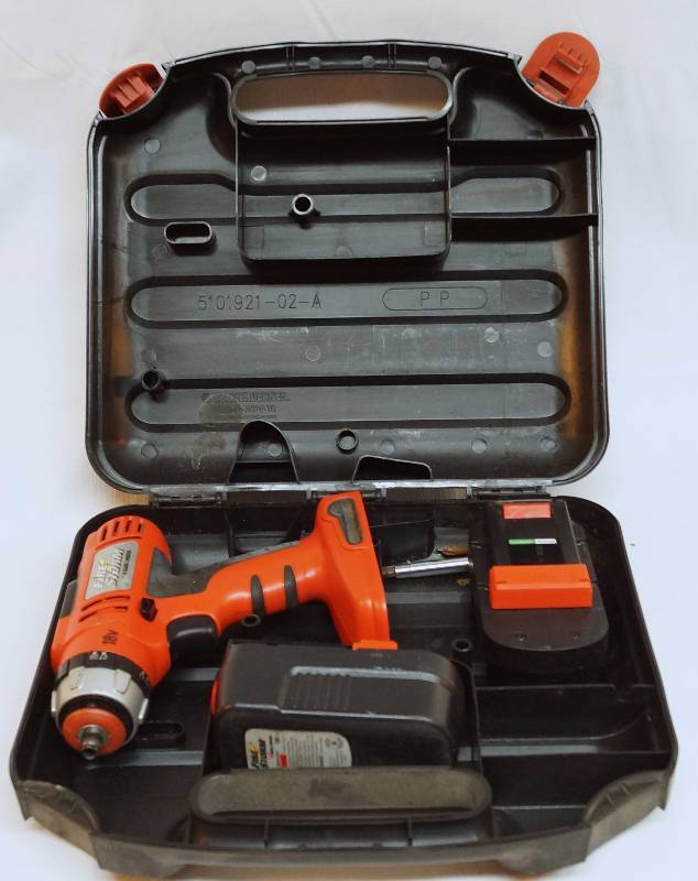 lot 4146 image: Black & Decker Firestorm 18V Impact - 2 batteries and a case, no charger