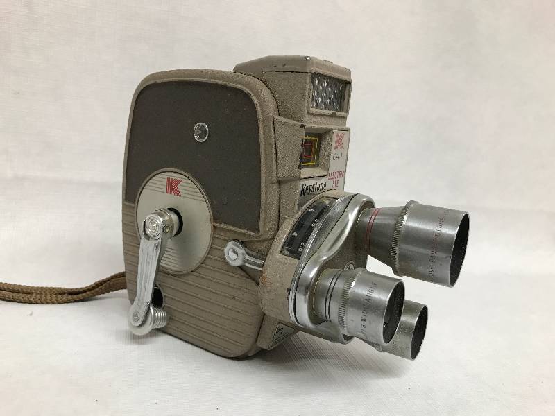 lot 2230 image: Vintage - 8mm movie camera - Keystone Electric Eye- KA-1 - Insides work when lever is moved COOL