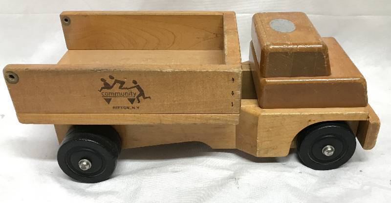 lot 4088 image: Wooden toy truck with flat bed trailer - very sturdy, awesome toys See photos for size. This is really cool
