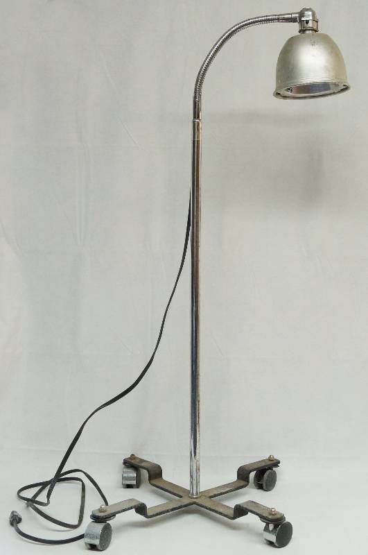lot 4155 image: Rolling, Telescoping, Adjustable Shop Light - This thing is really neat Move the light exactly where you need it