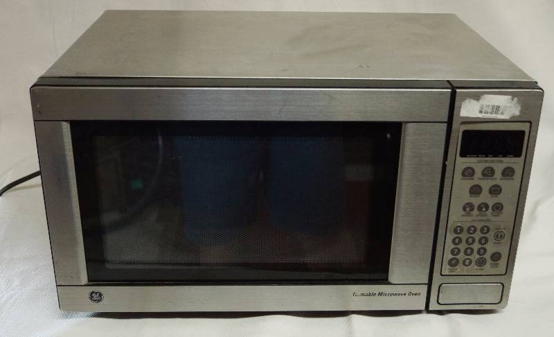 lot 4166 image: GE Microwave - Turntable - wouldnt power on could be fuse