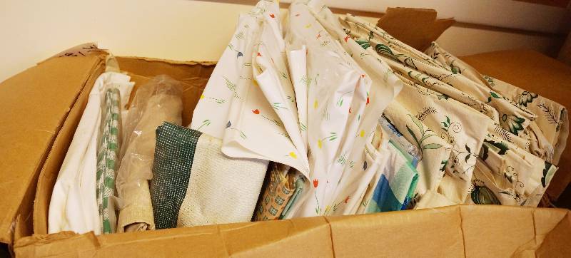lot 4167 image: Lot of mostly square vinyl table covers - approx 54 x 54 (some were 52. Some sets - about 40 total - all appear in good condition - some NEW in the package