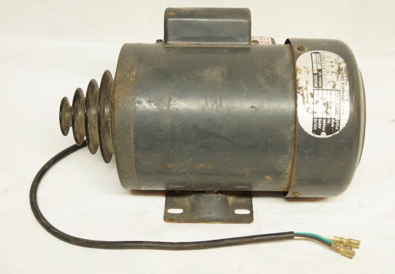 lot 4171 image: Electric Motor D A V Equipment & Tools Model D 115220 volts - prewired to 115 - 1720 RPM