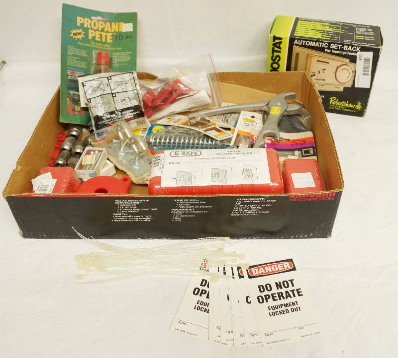 lot 4183 image: Misc Lot of Hardware - Fix-It Supplies - see photo for details