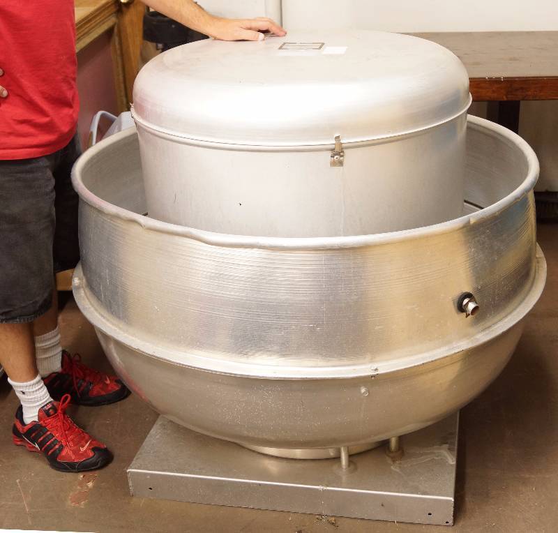 lot 4185 image: Centrifugal Roof and Wall Exhauster Ventilator - COOK - Nice MODEL# 210 ACRU 210R7B - Worked when it was uninstalled - see photos for condition
