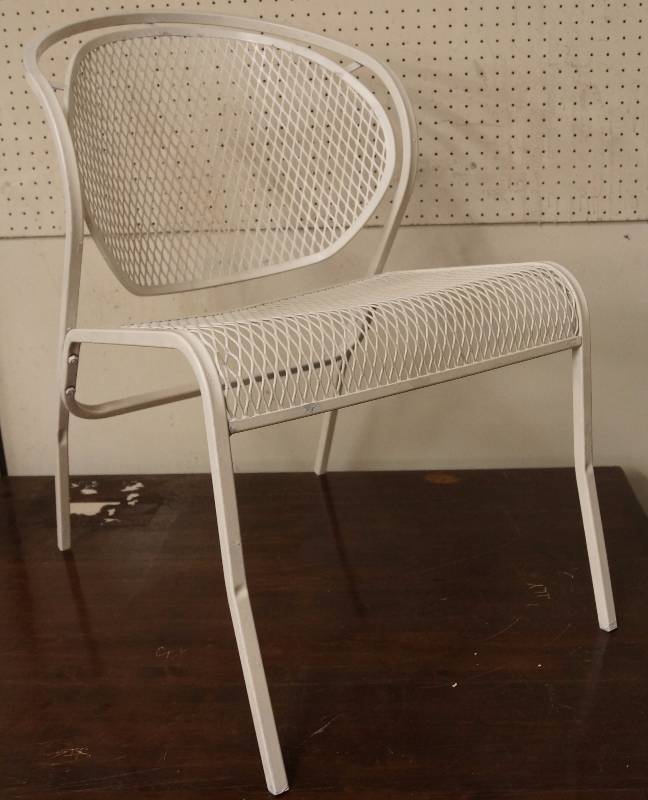 lot 4188 image: Patio Chair - White Metal - Unique