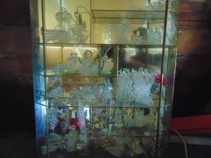 lot 4541 image: Small glass showcase full of crystal angels