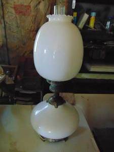 lot 4543 image: Gone With the Wind style electric lamp