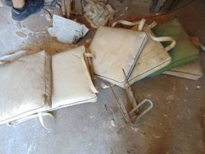 lot 4554 image: Boat anchor, hibachi grill, and seat cushions