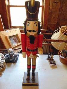 lot 4556 image: Large nut cracker