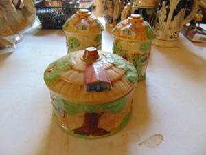 lot 4558 image: Salt and Pepper with dish - Made in Japan
