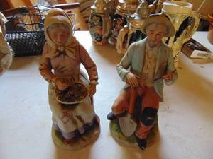 lot 4559 image: Grandma and Grandpa figures