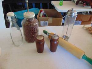 lot 4564 image: Kitchen collectibles and sterilizer jar