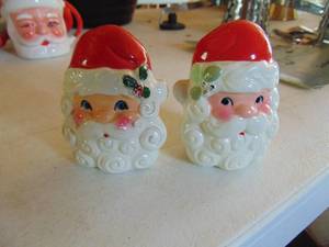 lot 4573 image: Vintage Made in Japan Santa salt and peppers