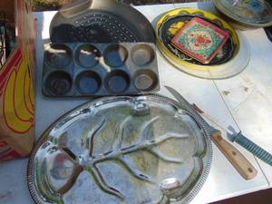 lot 4577 image: Vintage serving trays and carriers