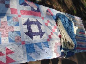 lot 4585 image: Quilt and afghan