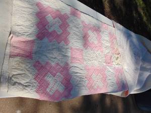 lot 4588 image: Queen size quilt