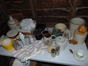 lot 4728 image: Tabletop contents of small crocks, glassware and Christmas