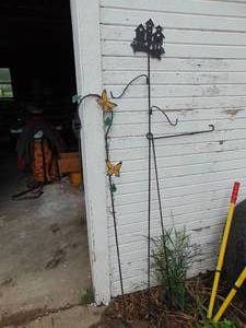 lot 4739 image: Garden decor