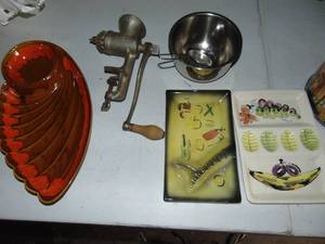 lot 4740 image: Vintage dishes and grinder