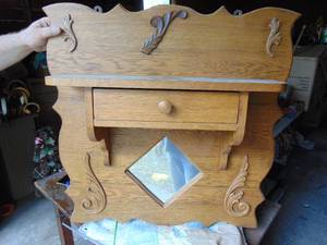 lot 4742 image: Oak wall shelf with mirror