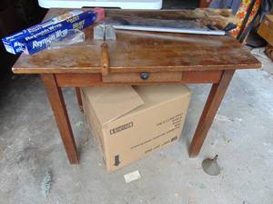 lot 4745 image: Old oak table with contents