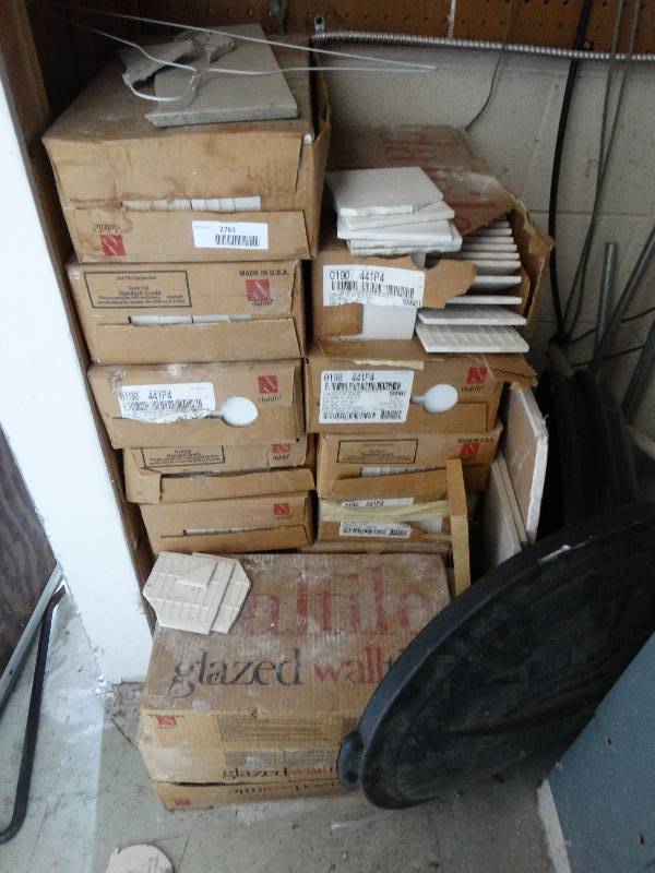 lot 2761 image: 19 boxes of new tile