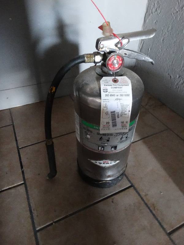 lot 2769 image: Kitchen fire extinguisher