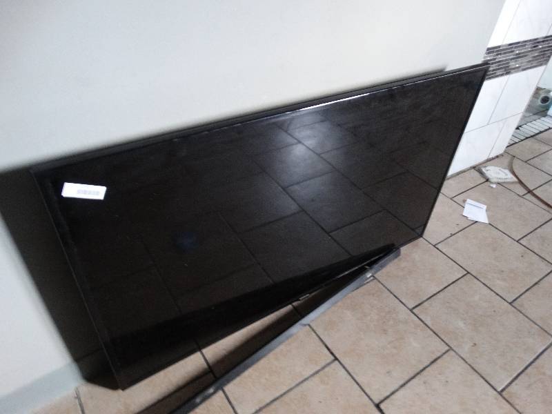 lot 2772 image: Samsung LCD tv