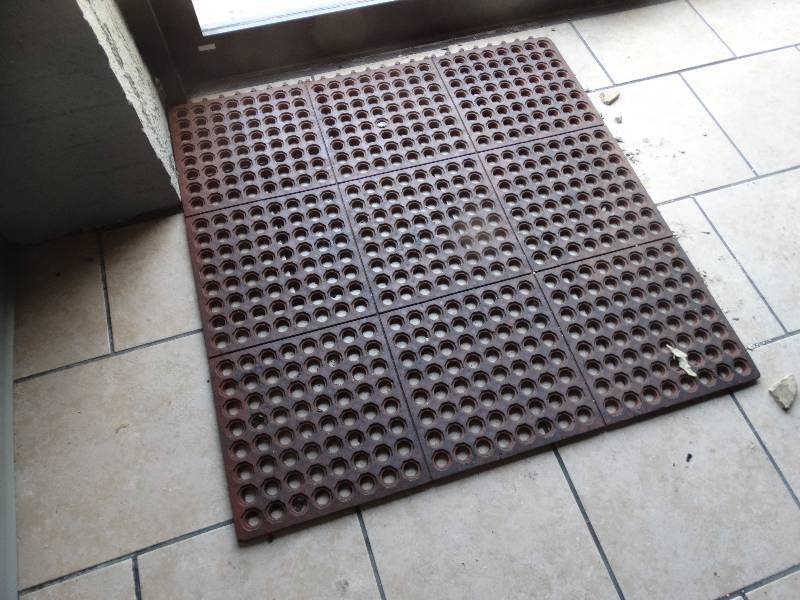 lot 2788 image: Anti fatigue mat