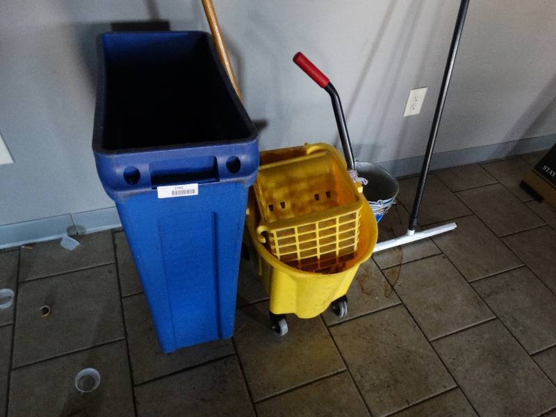lot 2792 image: Trash can, mop bucket, misc.