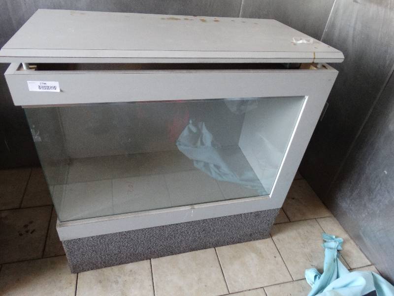 lot 2796 image: Side load showcase