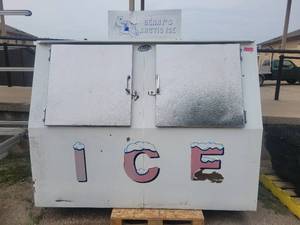 lot 1317 image: Commercial 73in Outdoor Cold Wall Ice Merchandiser&nbsp