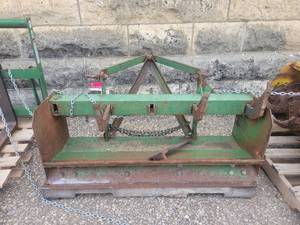 lot 1321 image: 48in John Deere Tractor Attachment