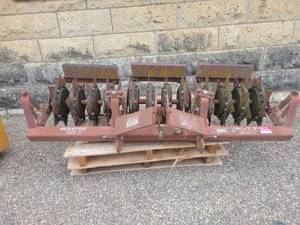 lot 1325 image: 6ft Toro Aerator 687 Tracor Attachment