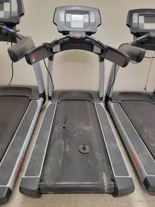 lot 1333 image: Life Fitness 95T Treadmill W Flex Deck Shock Absorption