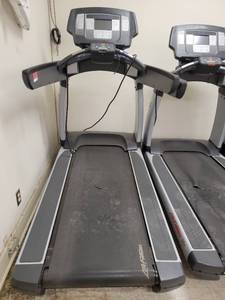lot 1334 image: Life Fitness 95T Treadmill W Flex Deck Shock Absorption