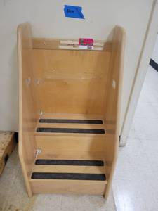 lot 1386 image: Childrens Wooden 2-Step Ladder