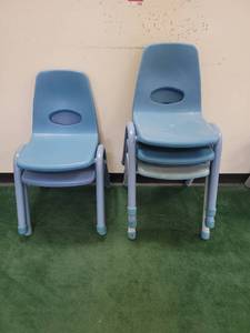 lot 1406 image: Lot of 5 Blue Stackable School Chairs